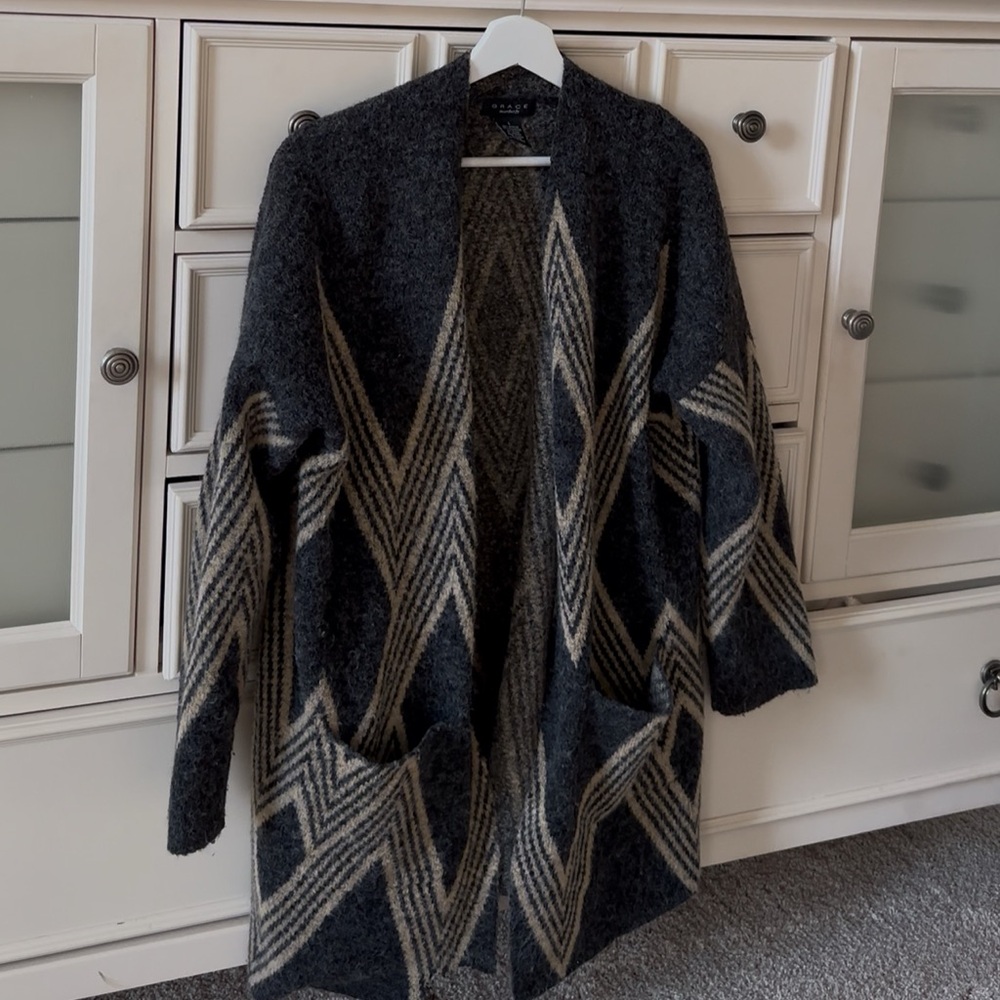 Grace Black and Tan Chevron Women's Long Cardigan - Picture 4 of 7